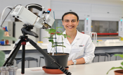Elizabete Carmo-Silva in a lab